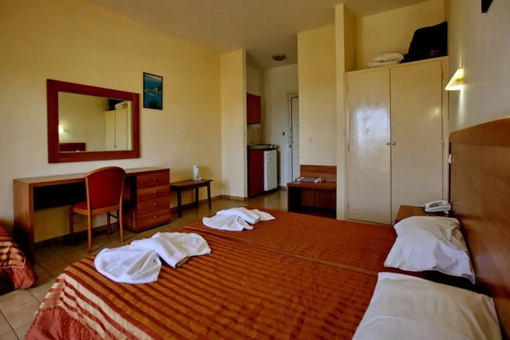 Room 2 of 9
