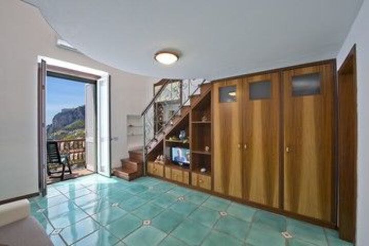 Room 14 of 16