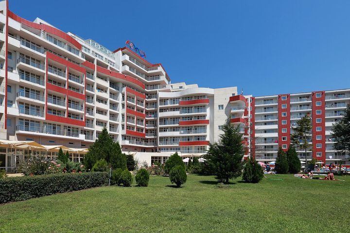 Hotel Exterior 22 of 23