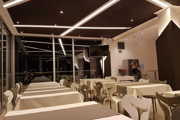 Dining 78 of 140