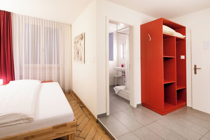 Room 25 of 60