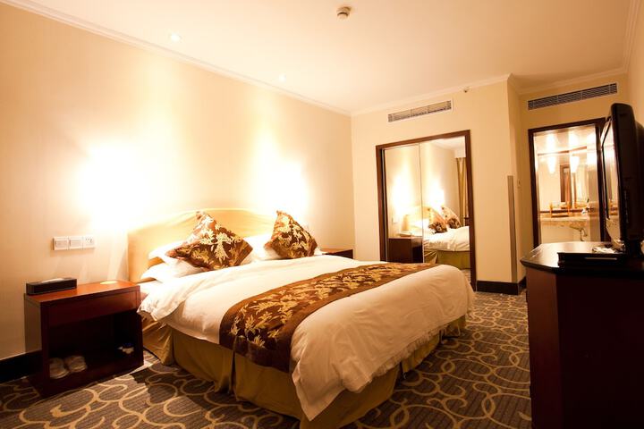 Room 17 of 46