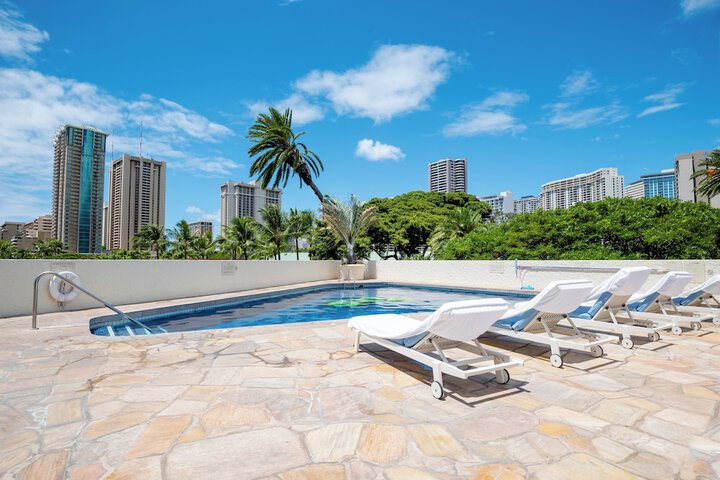 Swimming pool at Luana Waikiki by Tropical Escapes Realty