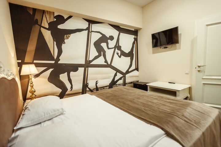Room 17 of 47