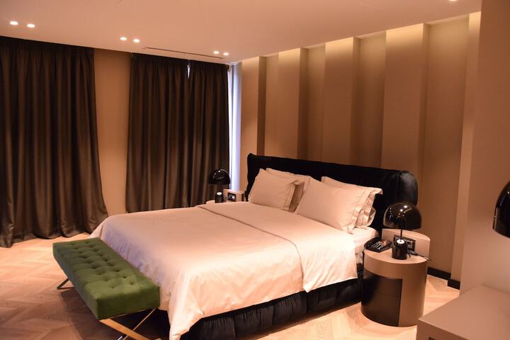 Room 30 of 77