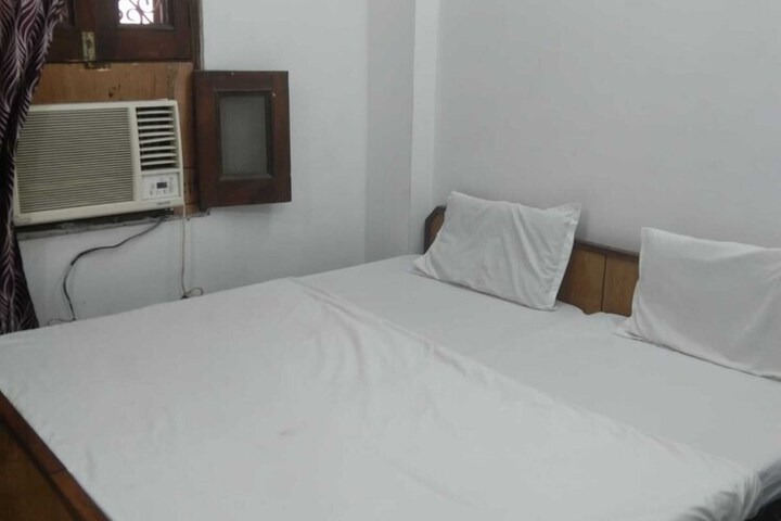 Room 53 of 60