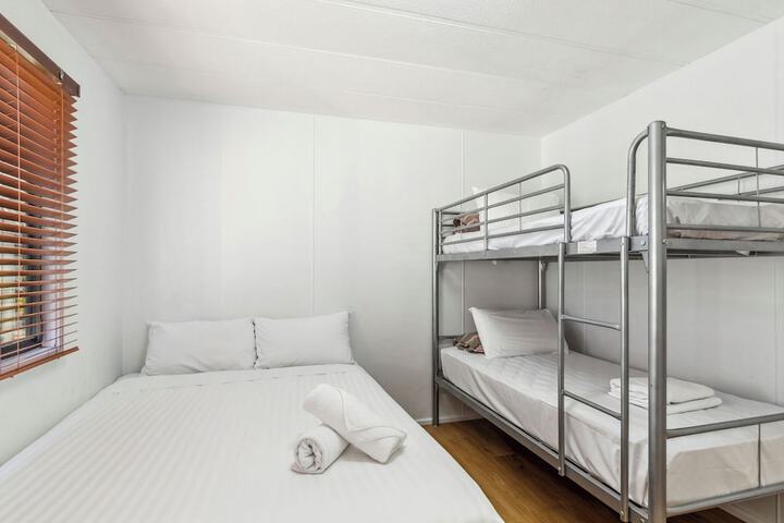 Room 46 of 183