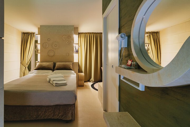 Room 3 of 15