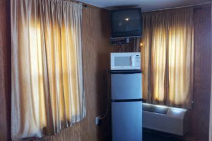 Room 7 of 12