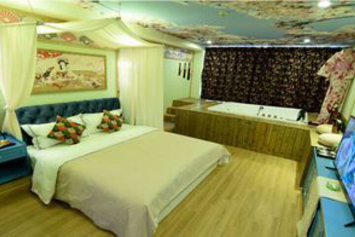 Room 11 of 21