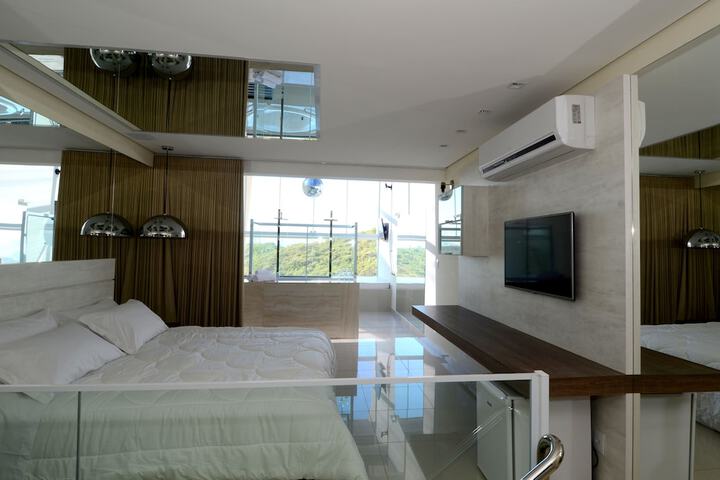 Room 6 of 37