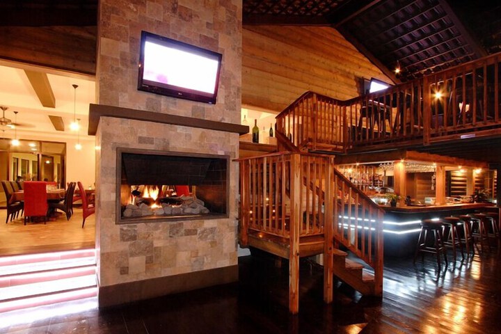 Lounge 58 of 72