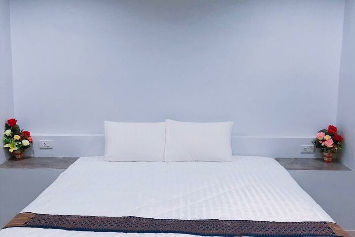 Room 11 of 38