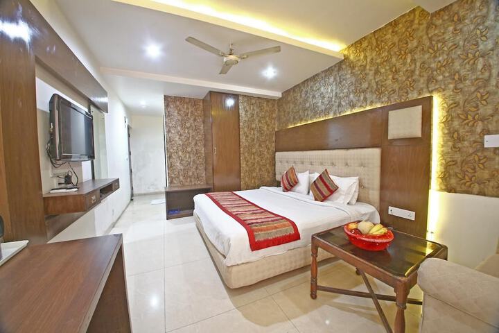 Room 16 of 42
