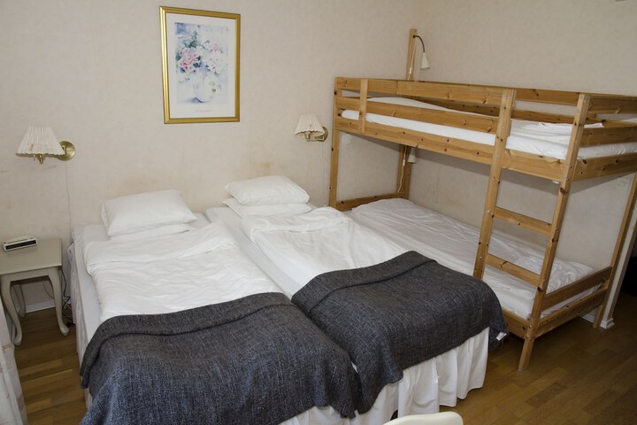 Room 6 of 35