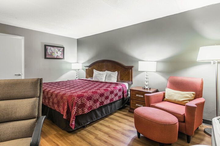 1 King Bed (13 of 15)