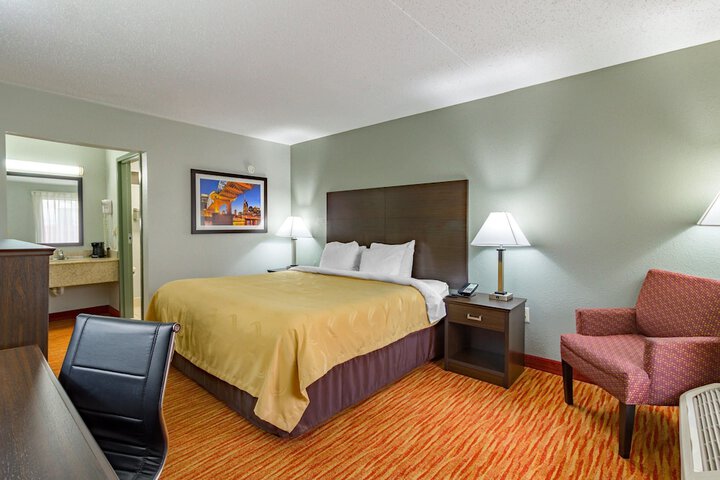 1 King Bed (6 of 7)