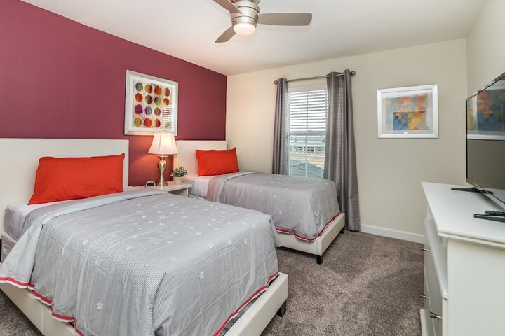 Room 6 of 24