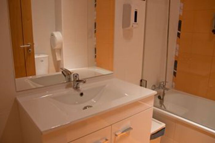 Room 5 of 34