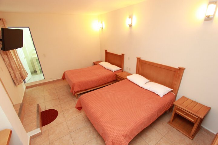 Room 5 of 32