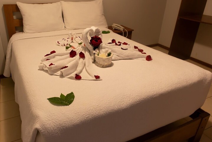Room 12 of 28