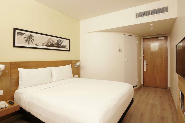 Room 11 of 66