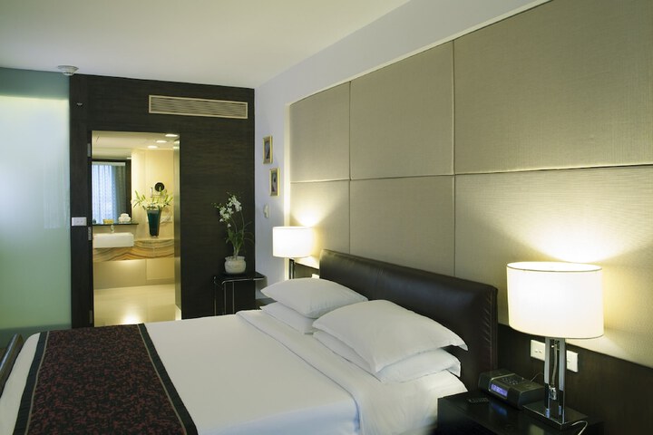 Room 8 of 132