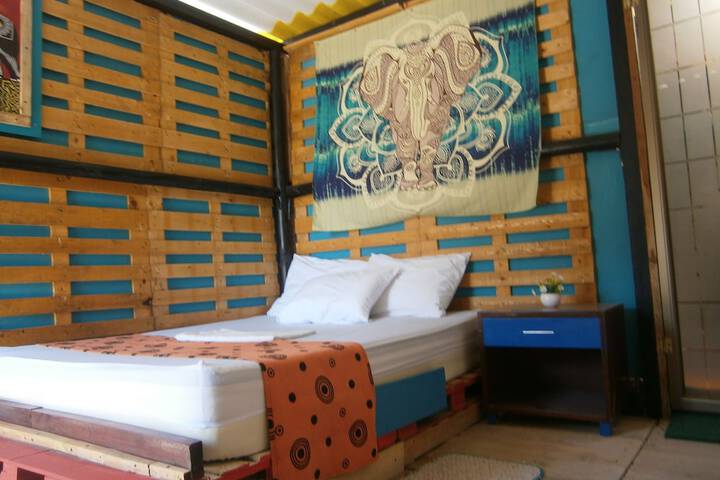 Room 5 of 32