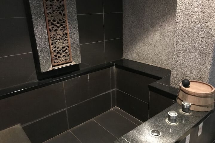 Room 42 of 106