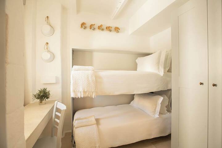 Room 68 of 214