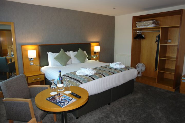 Room 33 of 65