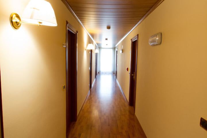 Ballroom/Hall 37 of 45