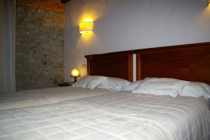 Room 4 of 33