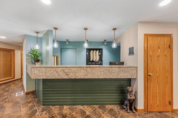 Entrance & Lobby