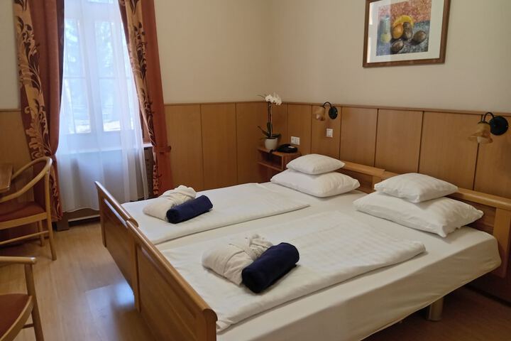 Room 10 of 37