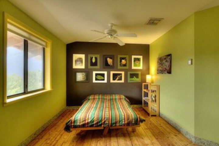 Room 34 of 40