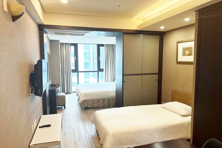 Room 50 of 77