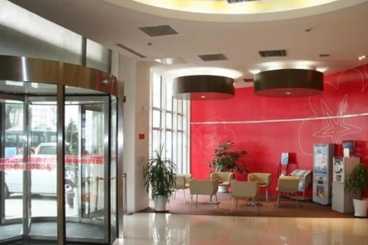 Entrance & Lobby
