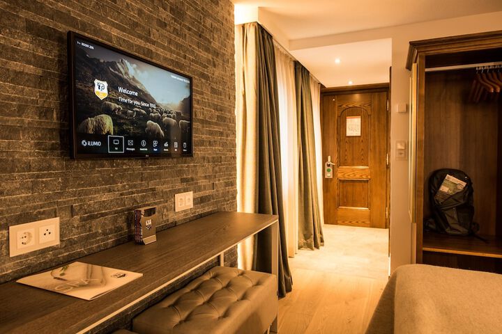 Room 4 of 24