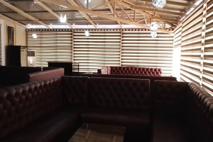 Lounge 9 of 42