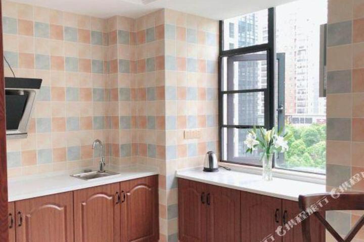 Chunshen Hotel(Tan Xinpei Metro Station Jiangxia District Government Wuhan)