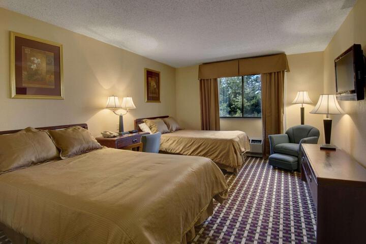 2 Double Beds (3 of 7)