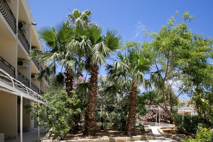 Hotel Exterior 34 of 44