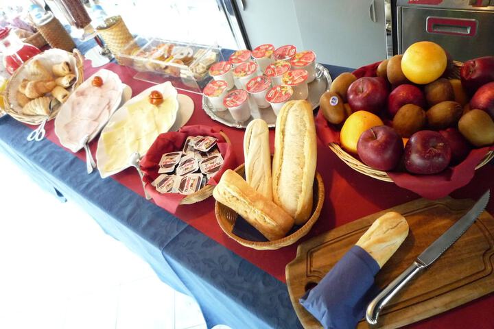 Breakfast/Coffee Service 9 of 15