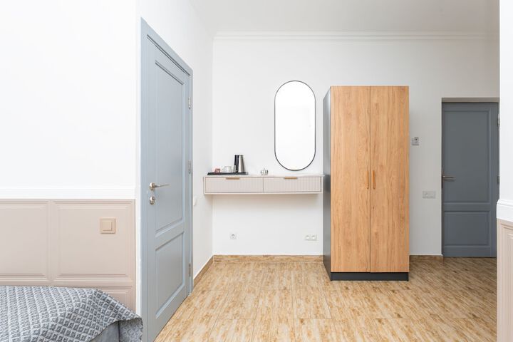 Room 93 of 175