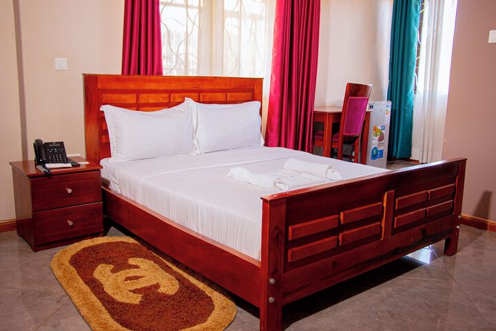 Room 5 of 14