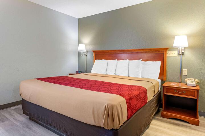 1 King Bed (6 of 11)