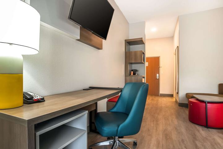 Room 10 of 47