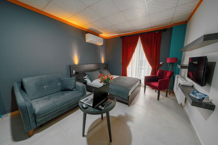 Room 10 of 27