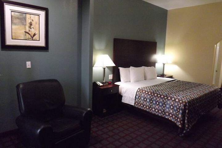 Standard | King Bed (3 of 7)